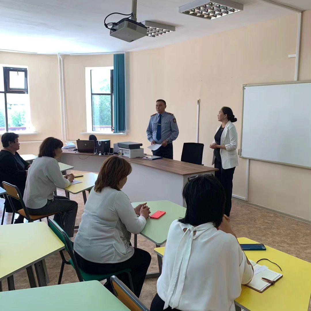 Семей қалалық полиция басқармасының тергеу бөлімінің бастығы полиция подполковнигі Аккалиев Ержан Садырбекович мырзамен кездесу