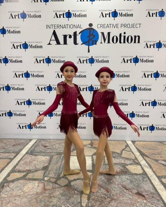 В республиканском балетном конкурсе «Art Motion» заняла 1 место.