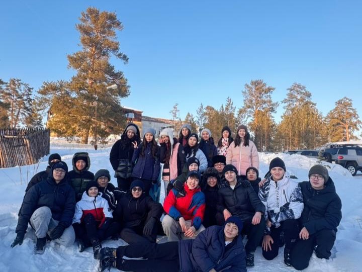 Совместный отдых лицеистов, родителей и куратора на природе.