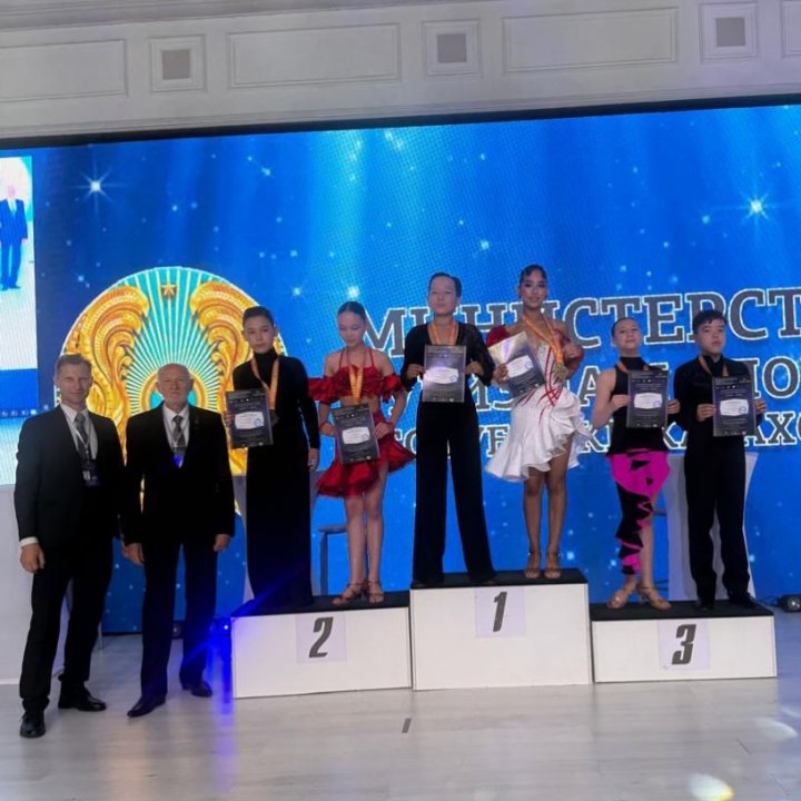 Траисбаев Мансур (74 группа) и Сара (76 группа) — заняли почётное 1 место! 💃🕺